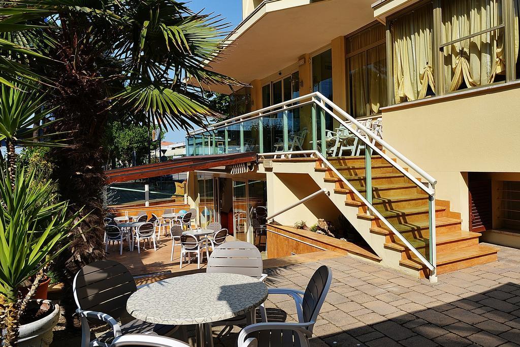 Hotel Bamar Пинарела Екстериор снимка