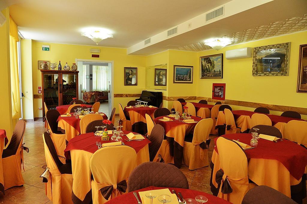 Hotel Bamar Пинарела Екстериор снимка